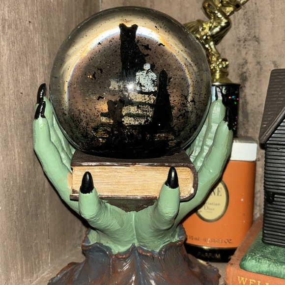 Halloween Green Witch Hands Black Cat Snowglobe Waterglobe Decor NEW 9" - Picture 6 of 7